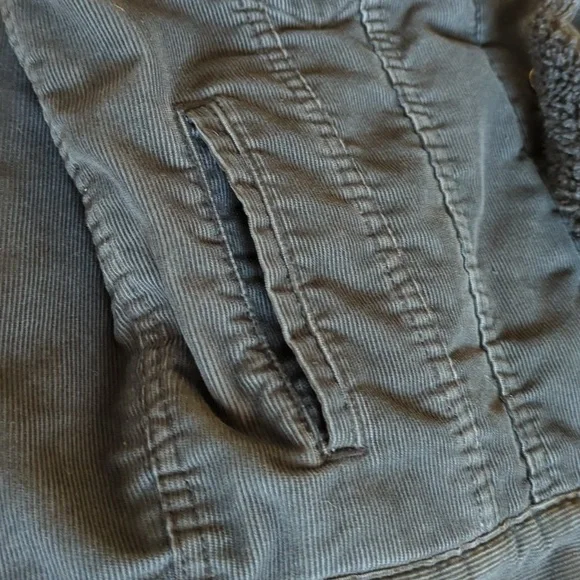 Levi's Sherpa Trucker Jacket - Picture 15 of 16